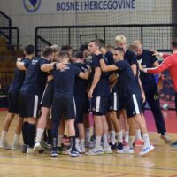 Crveno-crni sutra protiv Leotara